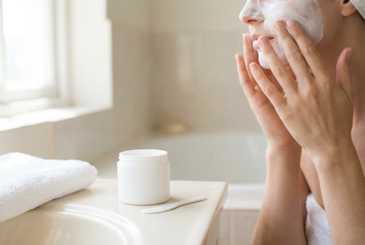 Máscara facial de colagénio: aplicação eficaz e cuidados posteriores