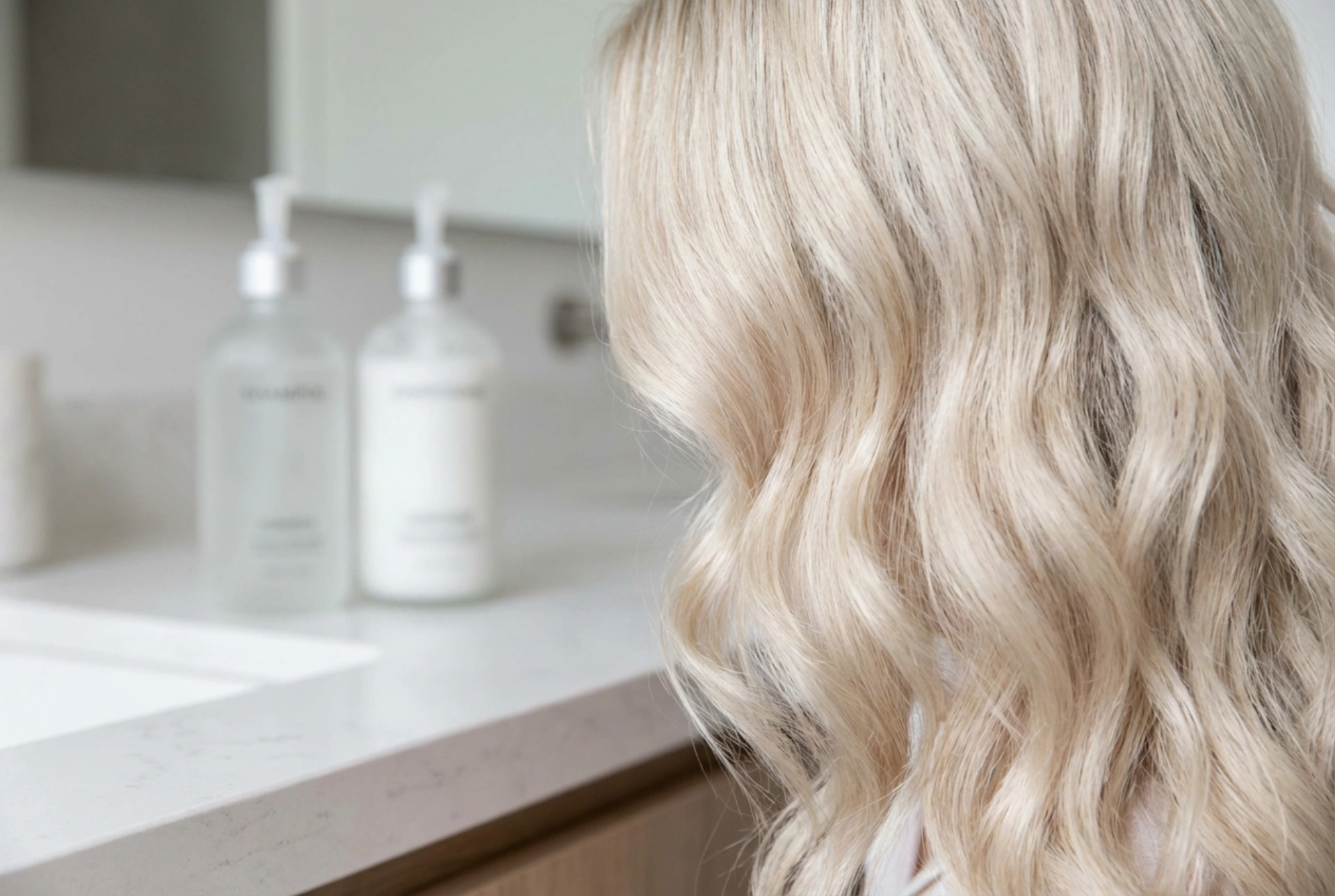 Como escolher um shampoo profissional para cabelos descoloridos: proteção e selagem da cutícula