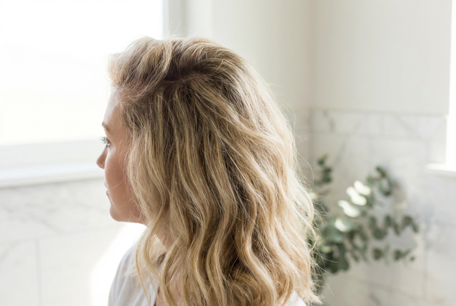 Cabelo sem volume? Penteados com volume e elevação desde a raiz