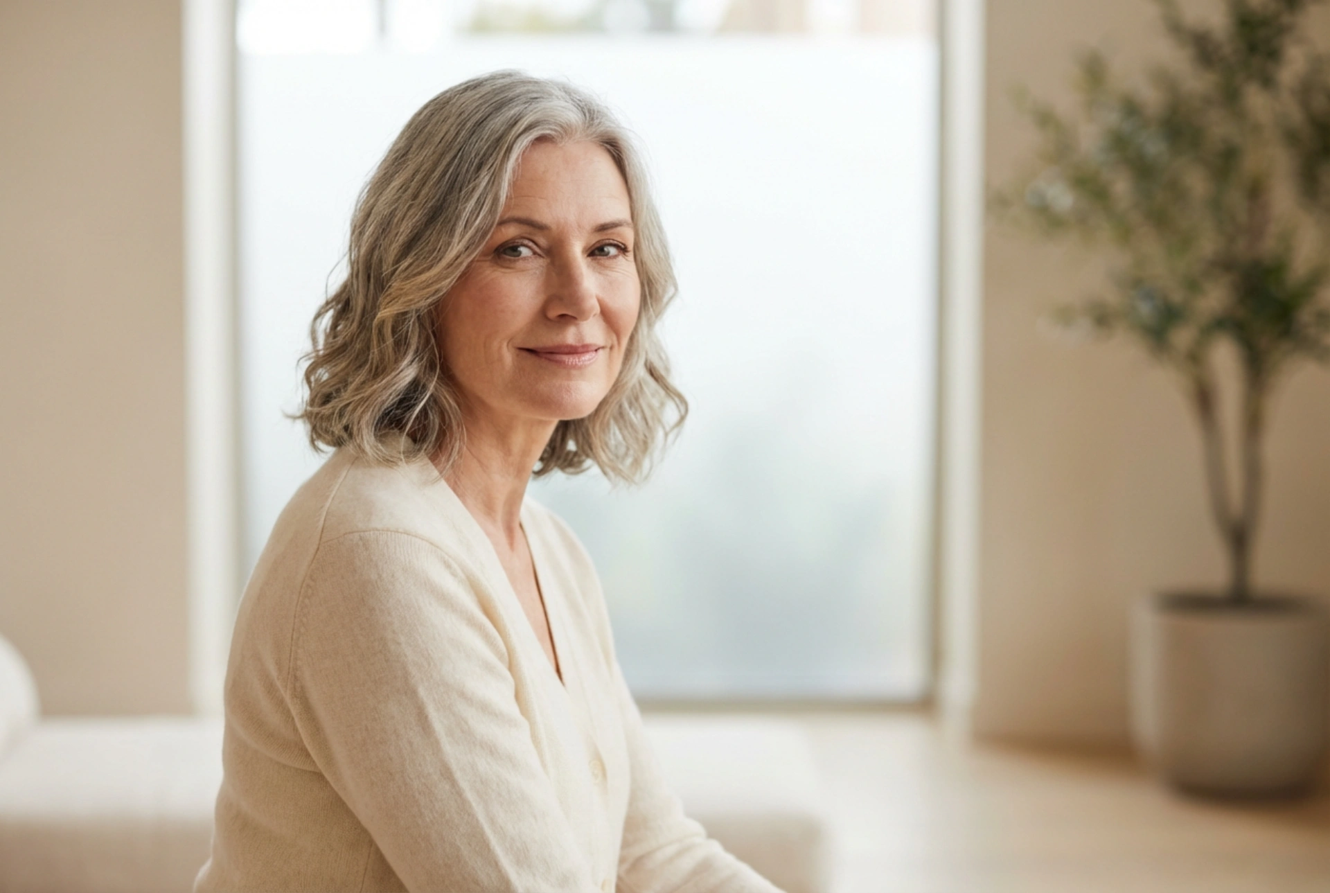 Cabelo comprido para mulheres de 50 anos: cortes rejuvenescedores e styling leve