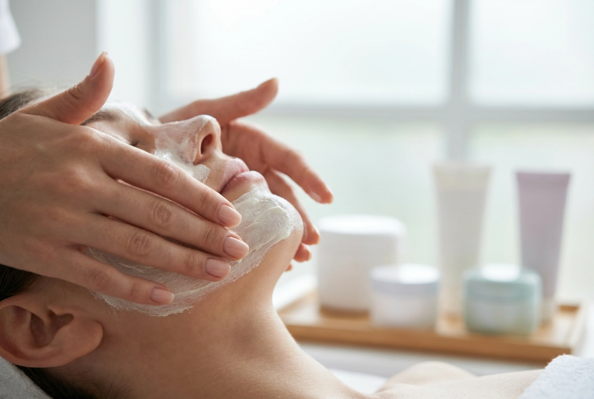 Máscara facial: quanto tempo deixar, como remover e o que aplicar depois