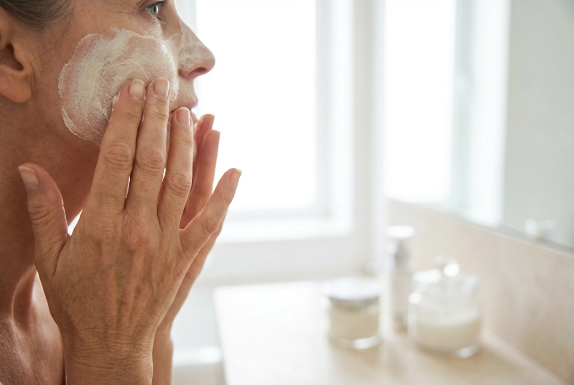 Máscaras faciais para rugas após os 60 anos: como escolher e usar no cuidado caseiro