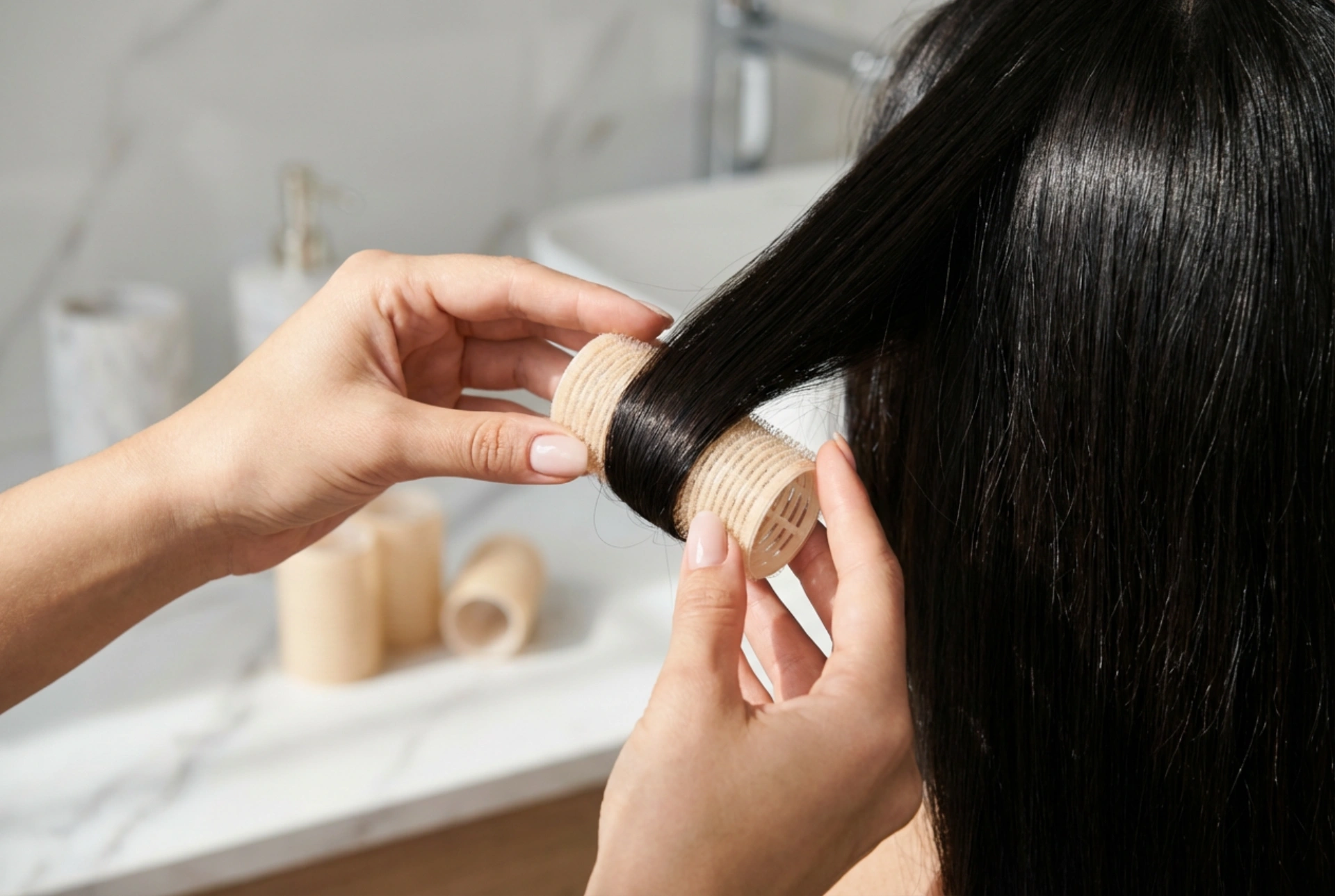 Rolos de cabelo grandes: como aplicá-los e removê-los sem vincos