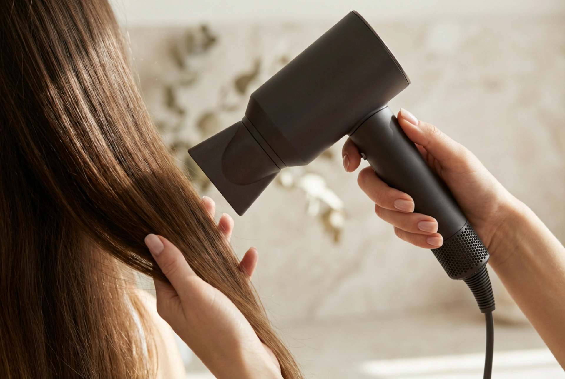 Secador de 2000 W: como ajustar a temperatura e a velocidade para cada tipo de cabelo