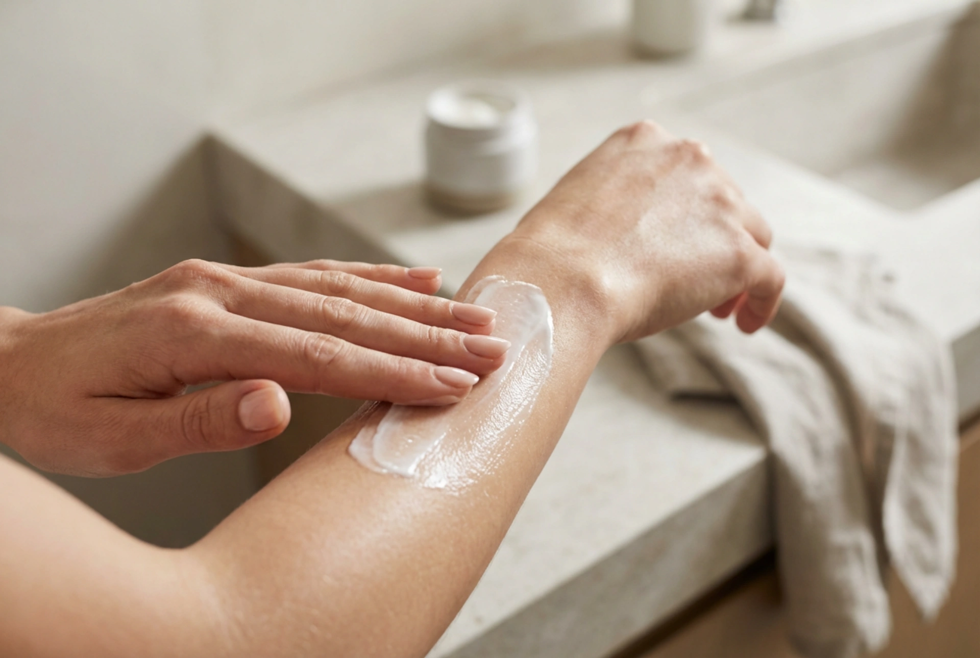 Creme corporal com ureia: como usar na pele áspera