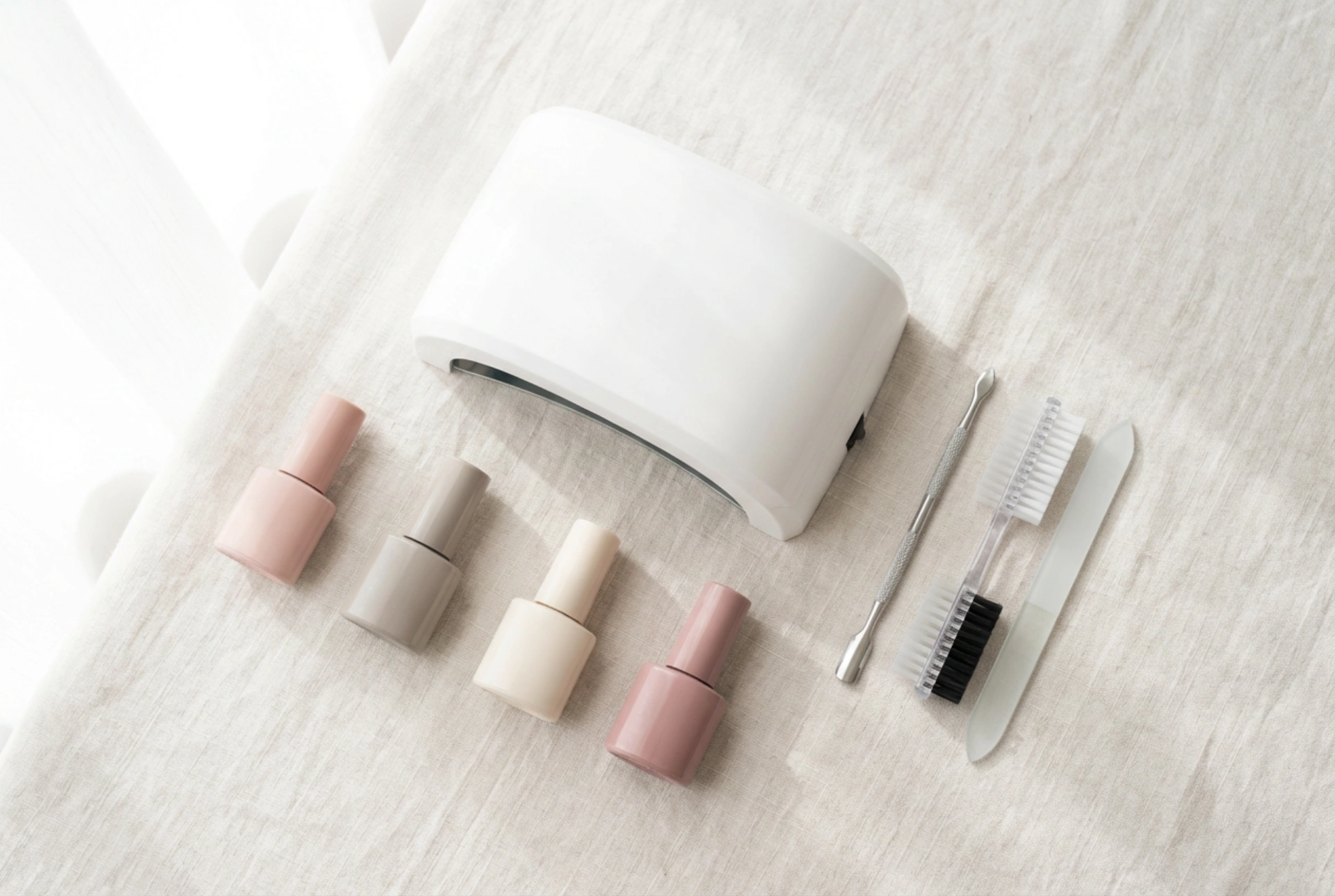 Versão de salão: kit profissional para unhas híbridas e a sua aplicação