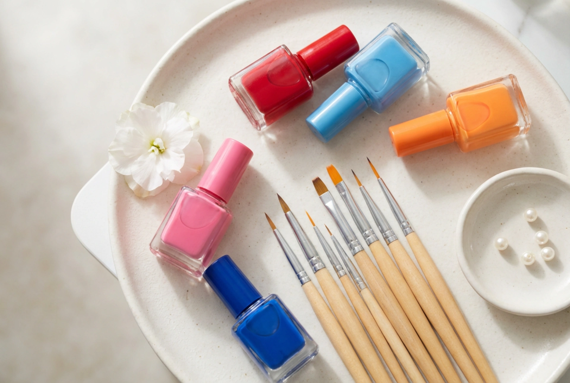 Vernizes para Nail Art: Tipos, Pincéis e Técnicas de Aplicação