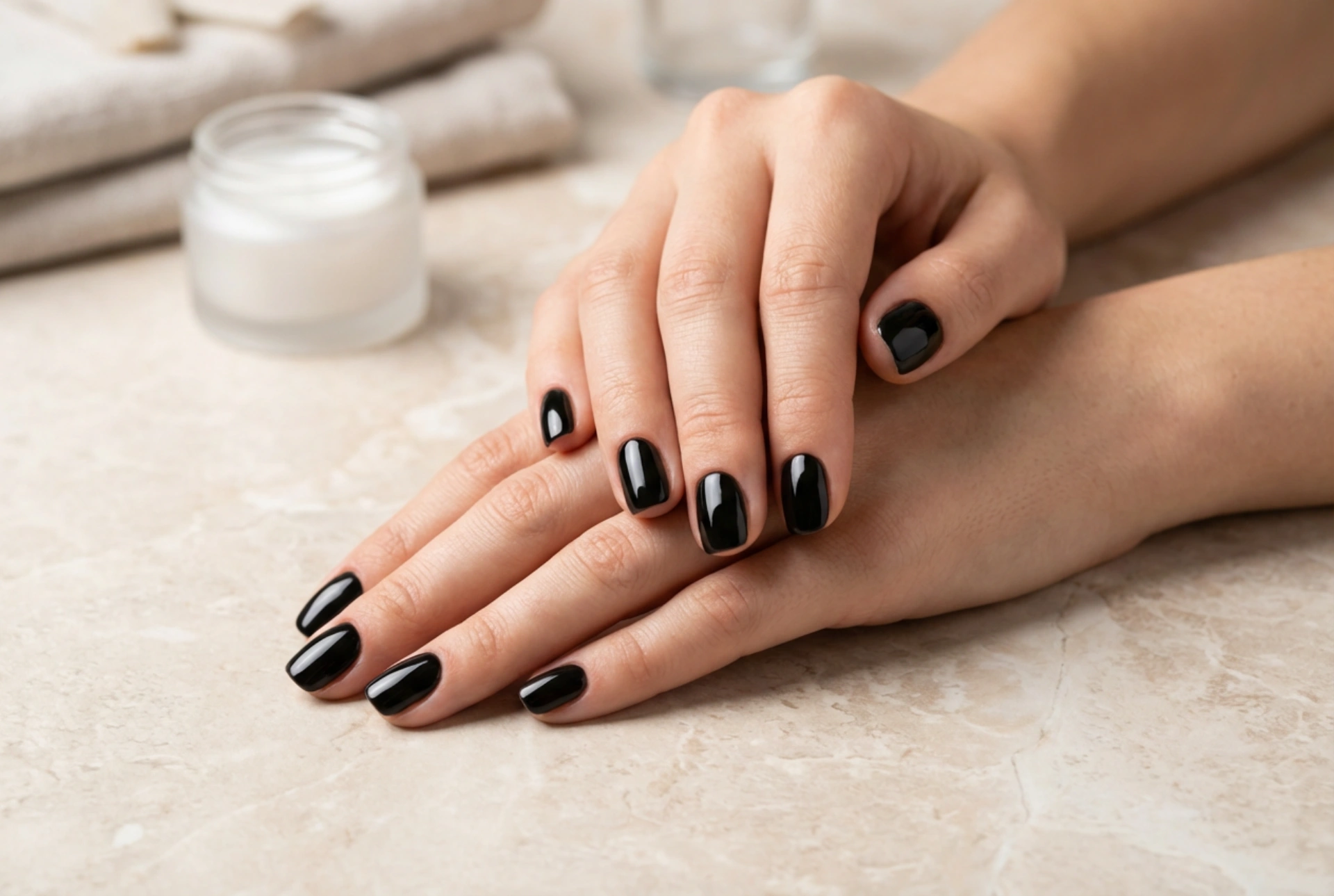 Unhas de gel pretas: aplicação perfeita sem manchas e poeiras
