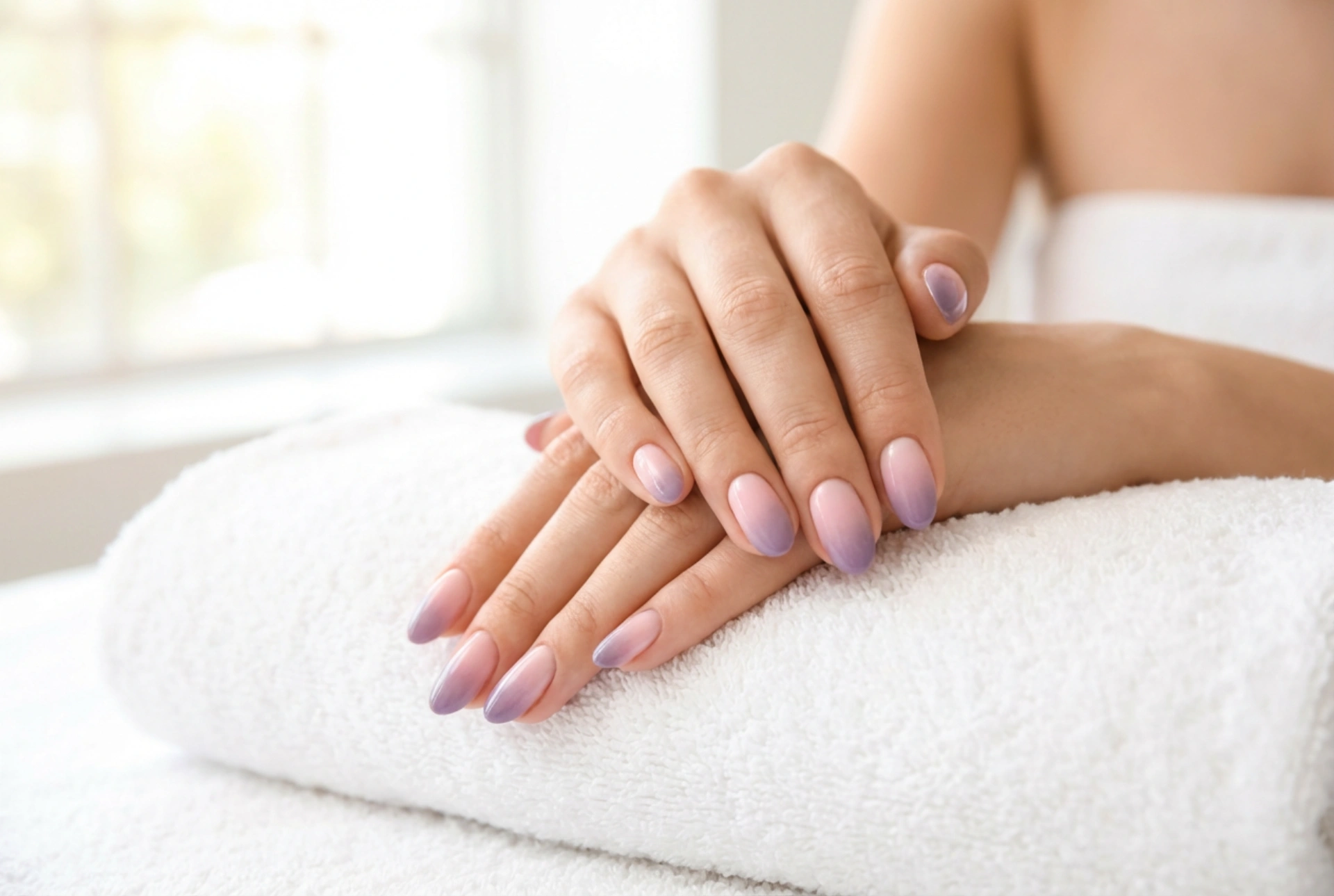 Unhas ombré rosa e roxo: combinação de cores e transições suaves