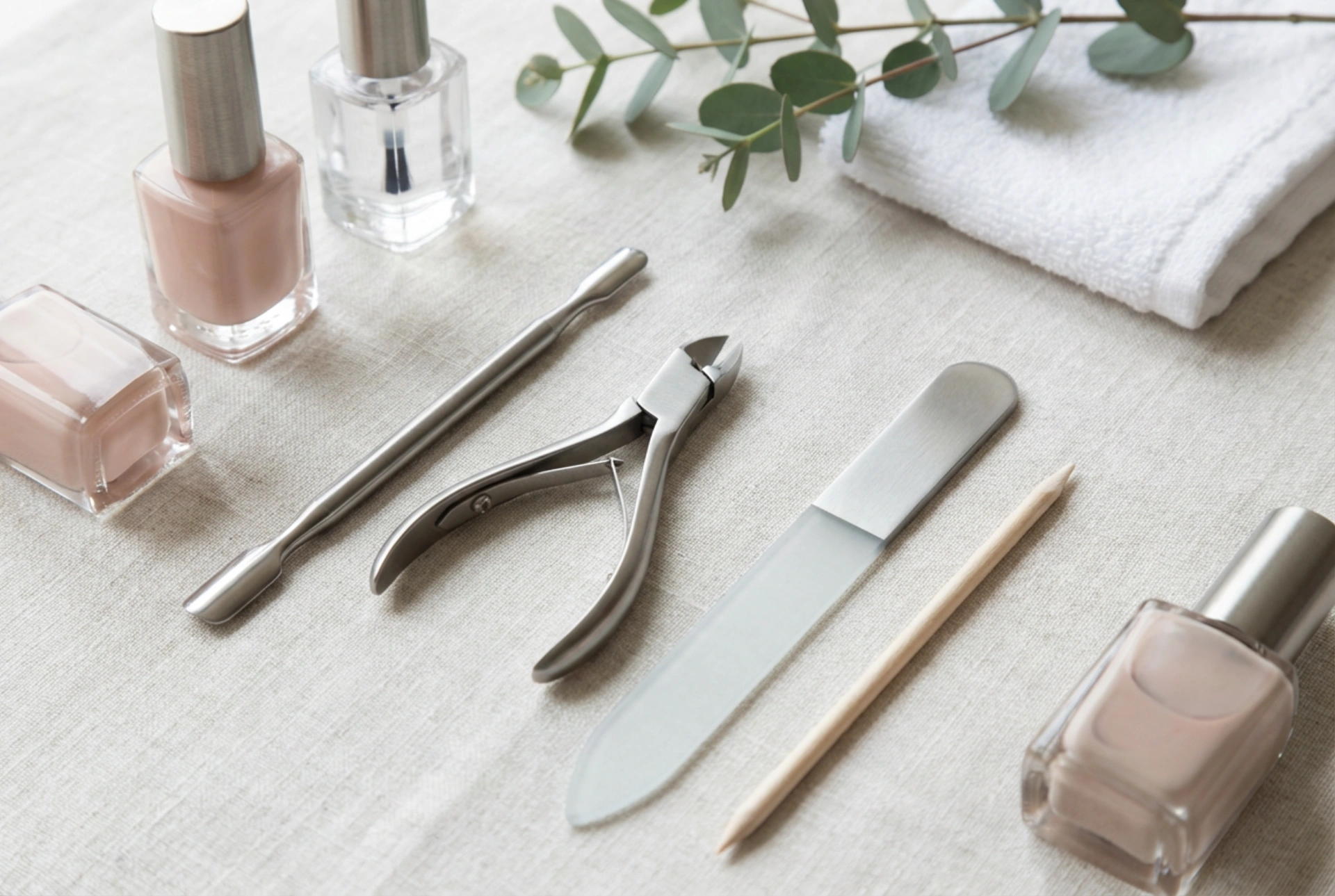 Kit de unhas profissional: o que o distingue de um kit para iniciantes e como usá-lo