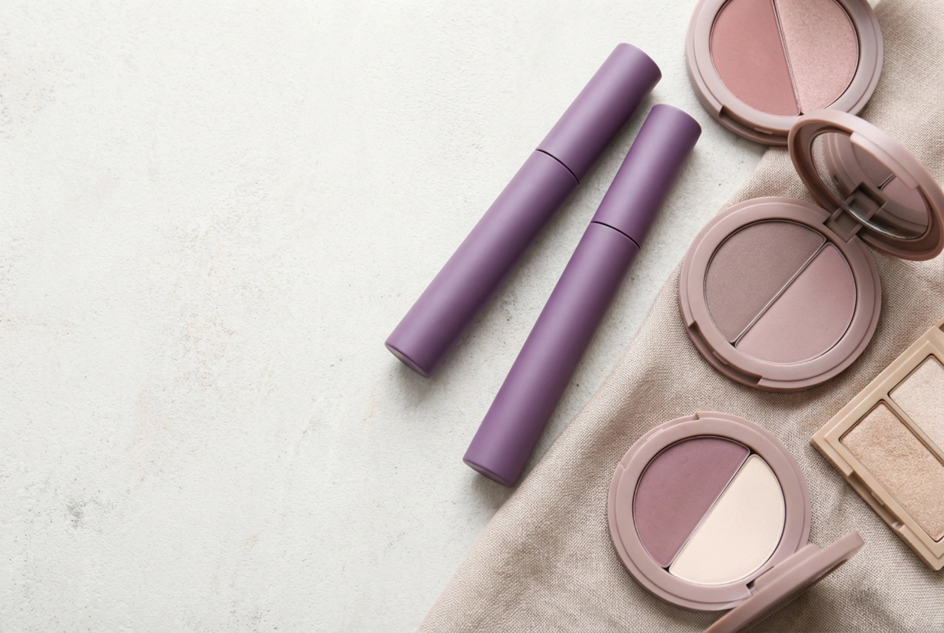 Rímel roxo: com que combinar e como adequar à íris