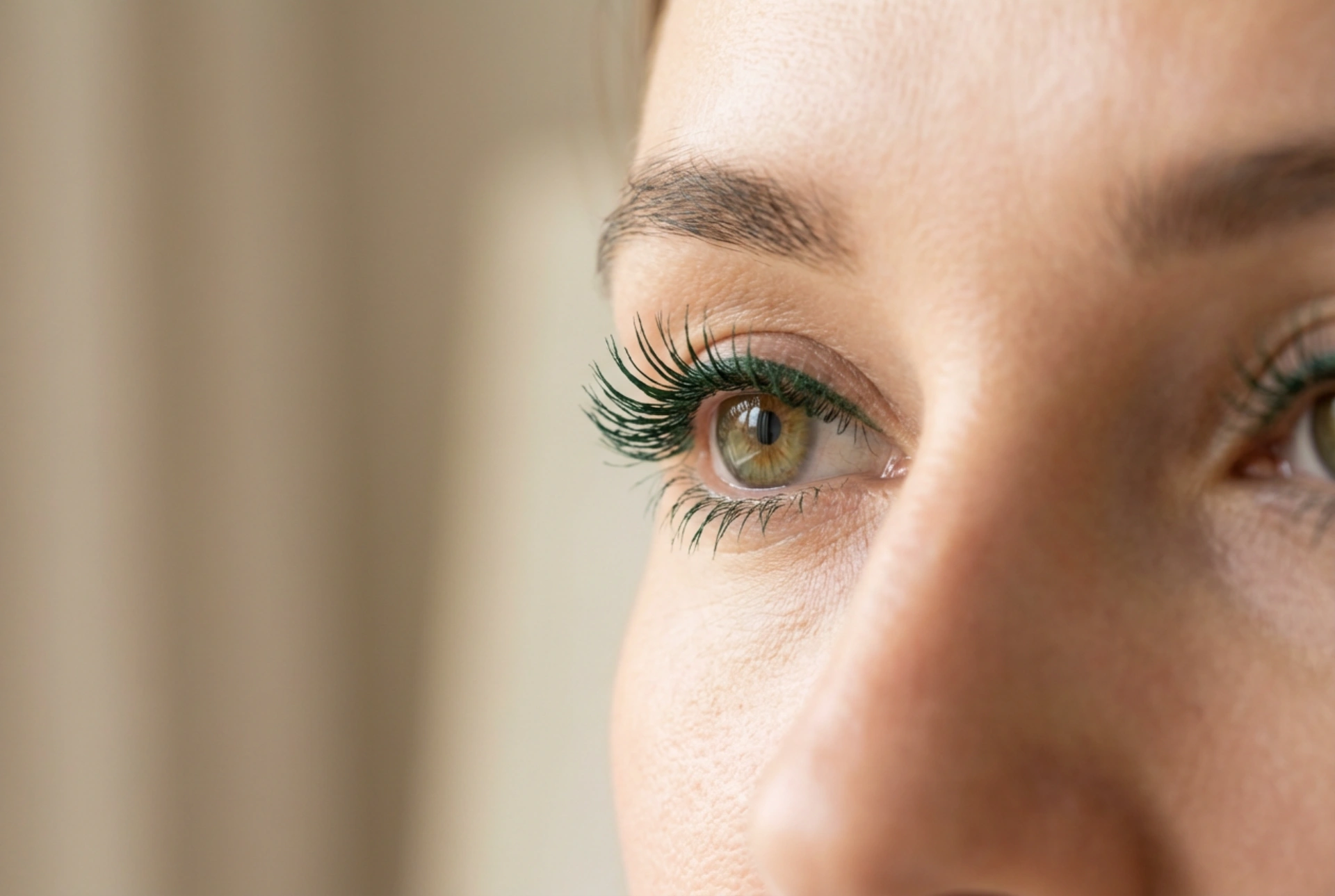 Mascara de cilios verde: como usar para destacar a cor dos olhos