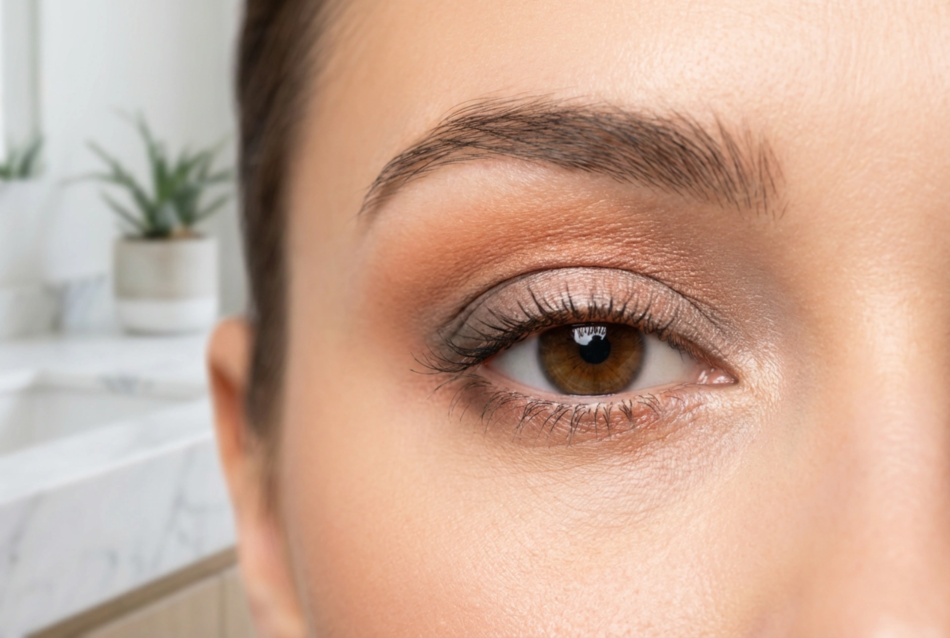 Maquilhagem para olhos castanhos: contrastes, calor e frio na prática