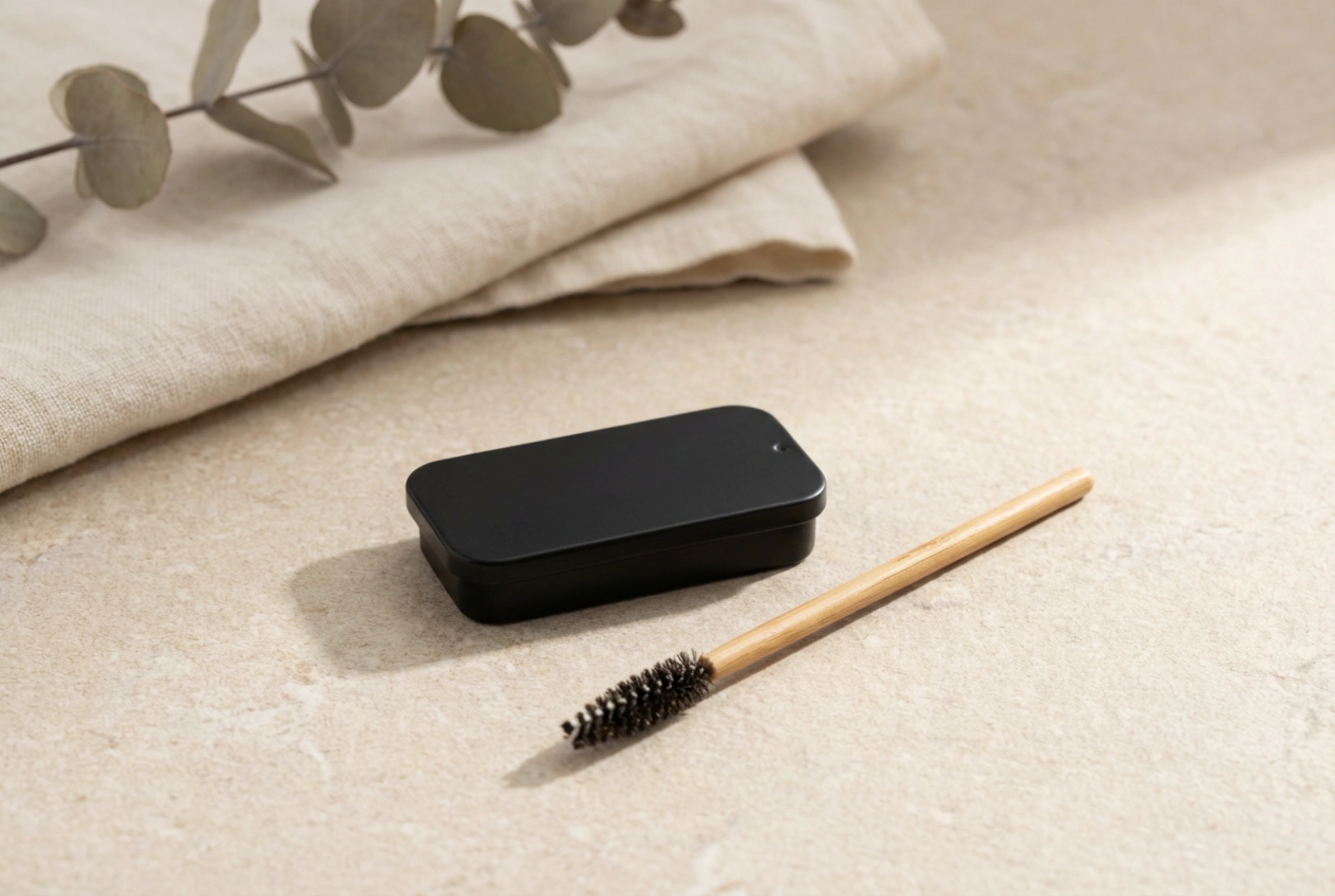 Sabonete preto para sobrancelhas: para quem é indicado, como aplicar e como fixar